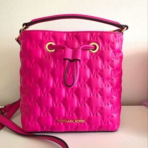 Michael Kors Suri Bucket Crossbody